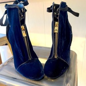 Zara 4” square heeled booties velvet zip up with bows size 38 NWOT